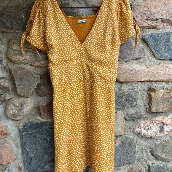 Abercrombie & Fitch Yellow V-Neck Puff Sleeve Sundress - Picture 5 of 8